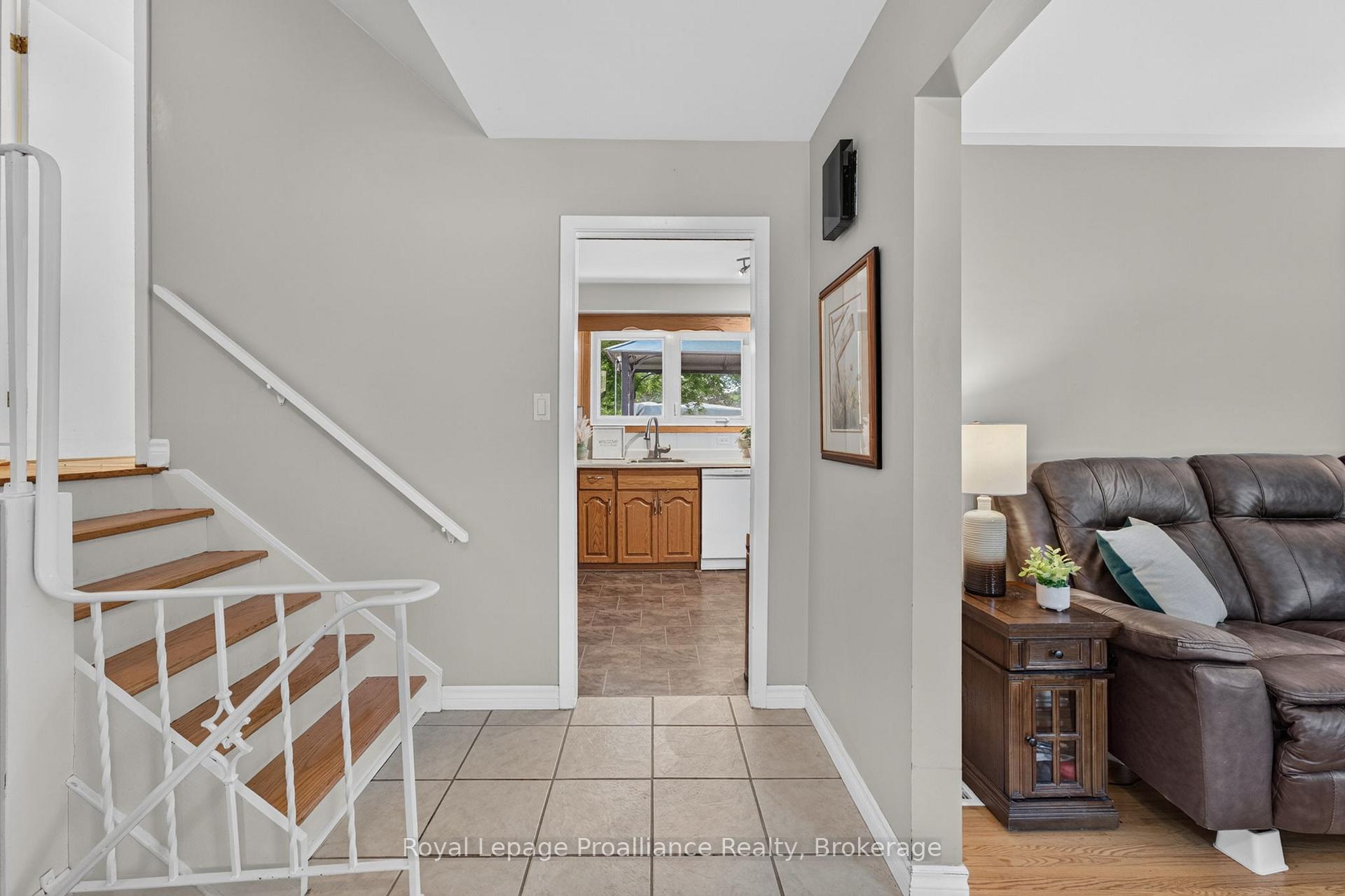 Photo 5 of 12 Stavebank Road, Belleville, Belleville Ward — HOMEH