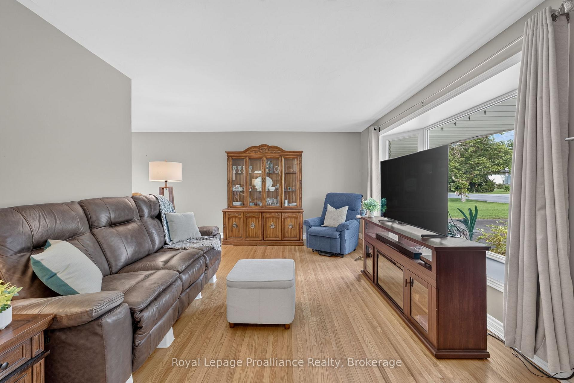 Photo 7 of 12 Stavebank Road, Belleville, Belleville Ward — HOMEH