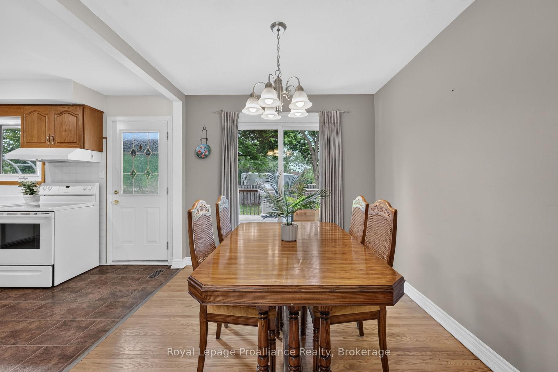 Photo 8 of 12 Stavebank Road, Belleville, Belleville Ward — HOMEH