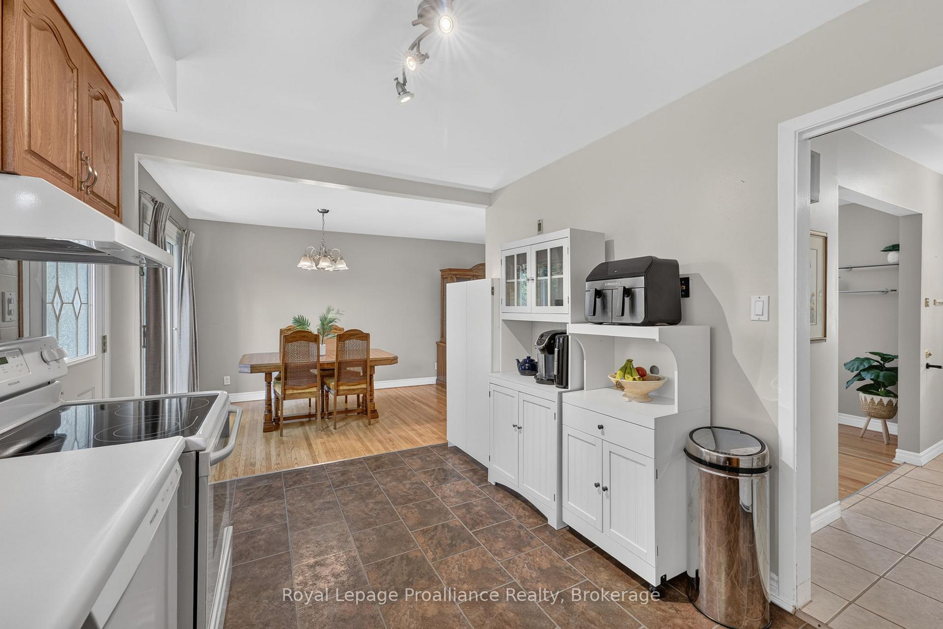 Photo 11 of 12 Stavebank Road, Belleville, Belleville Ward — HOMEH