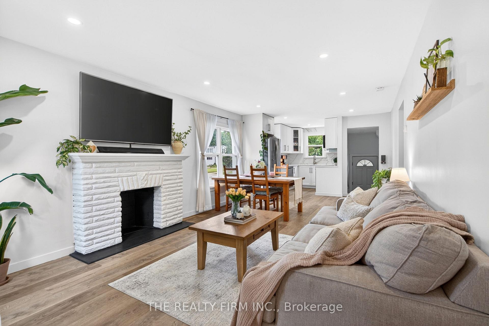Photo 3 of 452 Merlin Street, London, East H — HOMEH