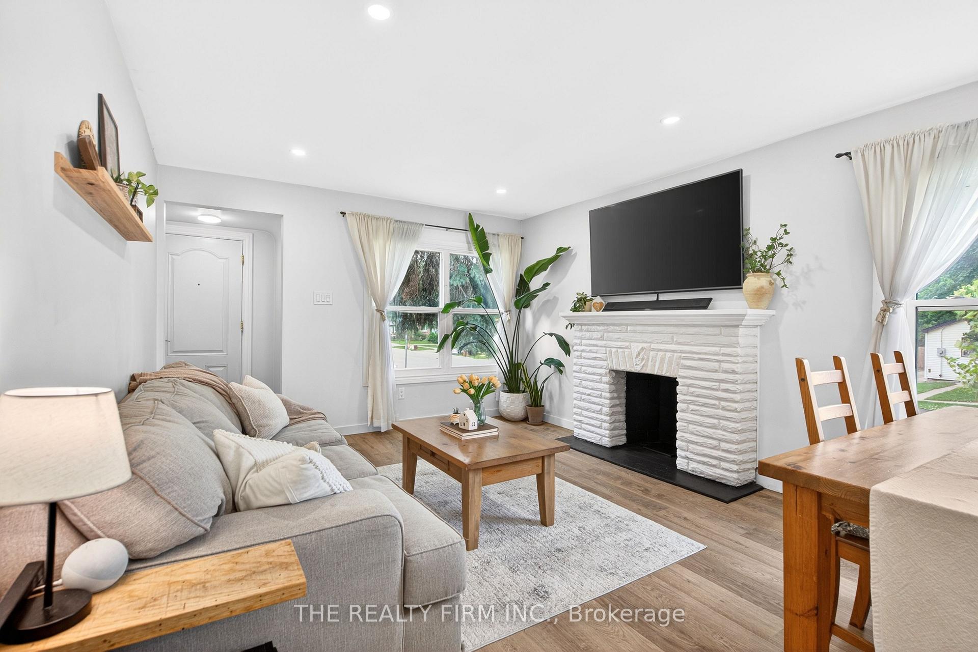 Photo 4 of 452 Merlin Street, London, East H — HOMEH