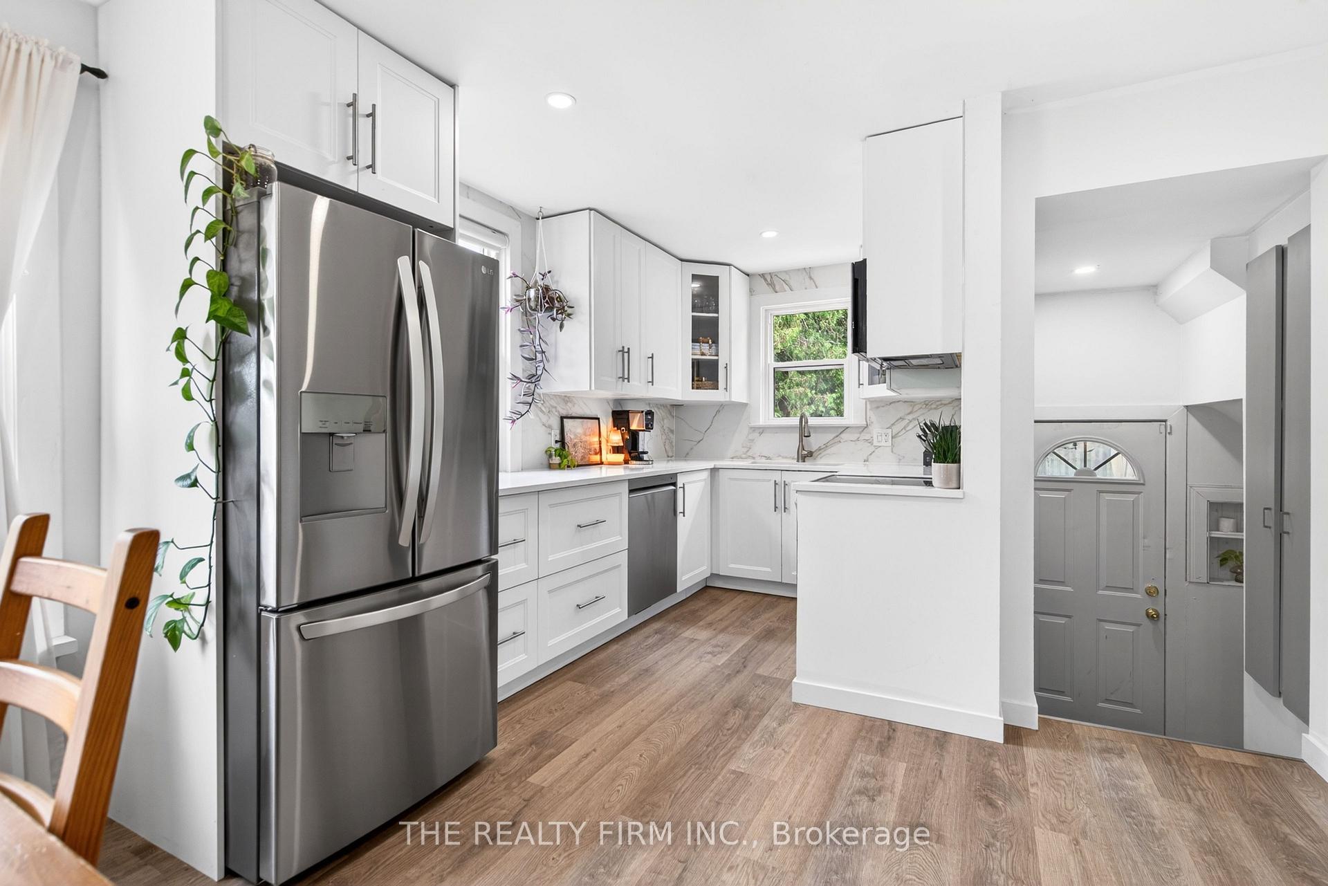 Photo 5 of 452 Merlin Street, London, East H — HOMEH