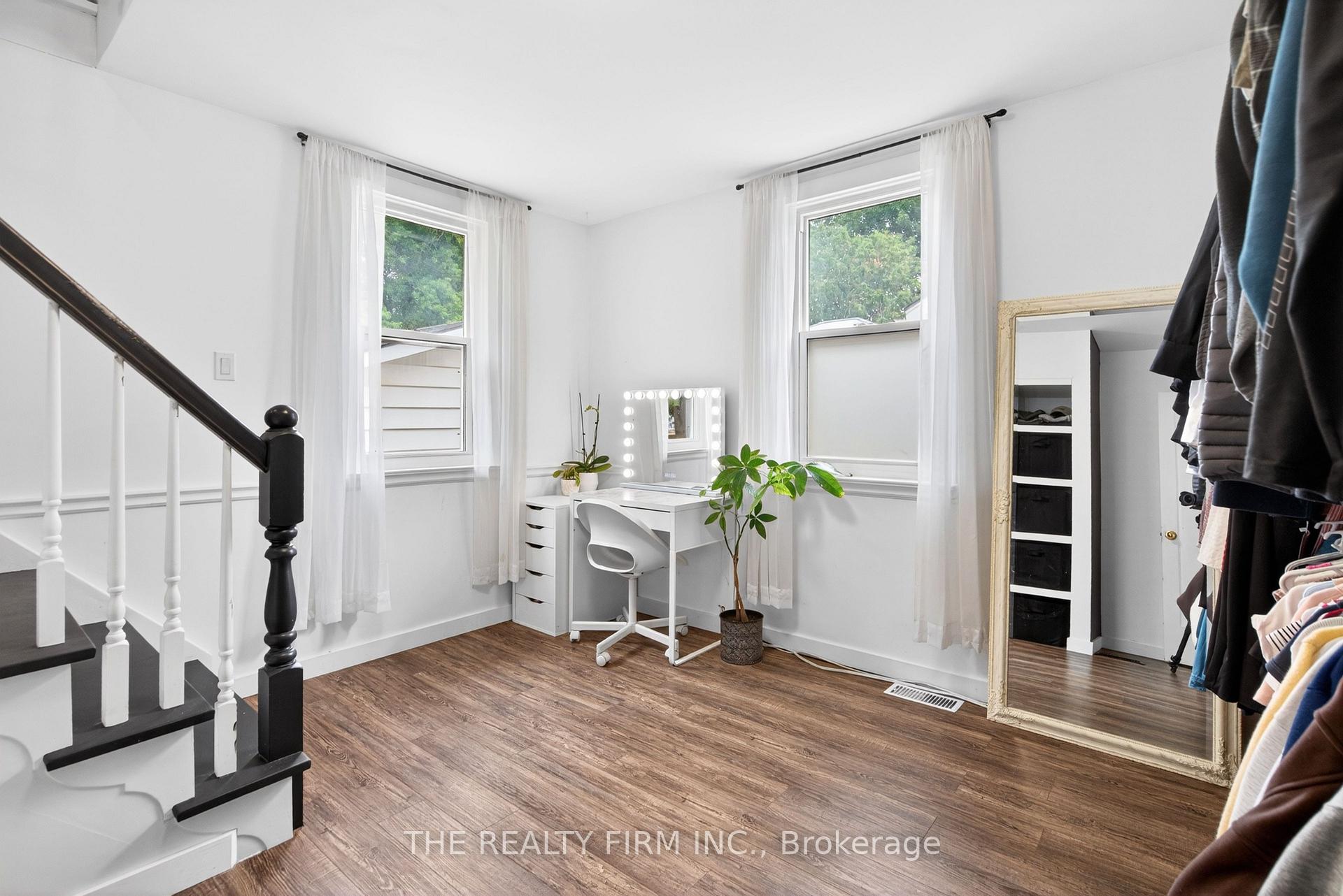 Photo 11 of 452 Merlin Street, London, East H — HOMEH
