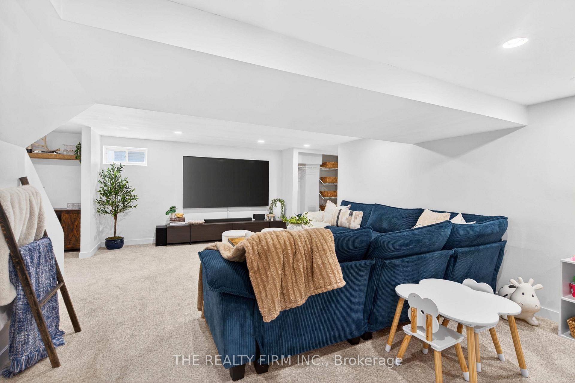 Photo 17 of 452 Merlin Street, London, East H — HOMEH