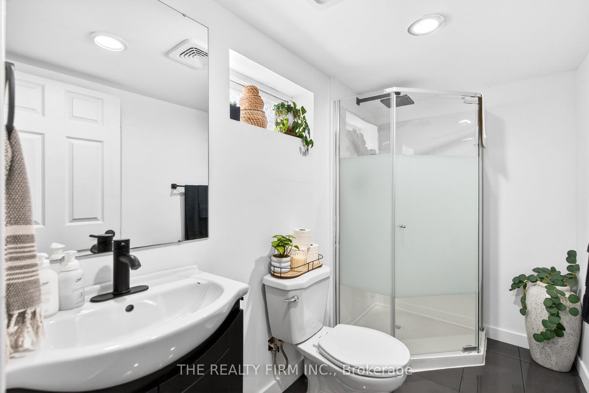 Photo 19 of 452 Merlin Street, London, East H — HOMEH
