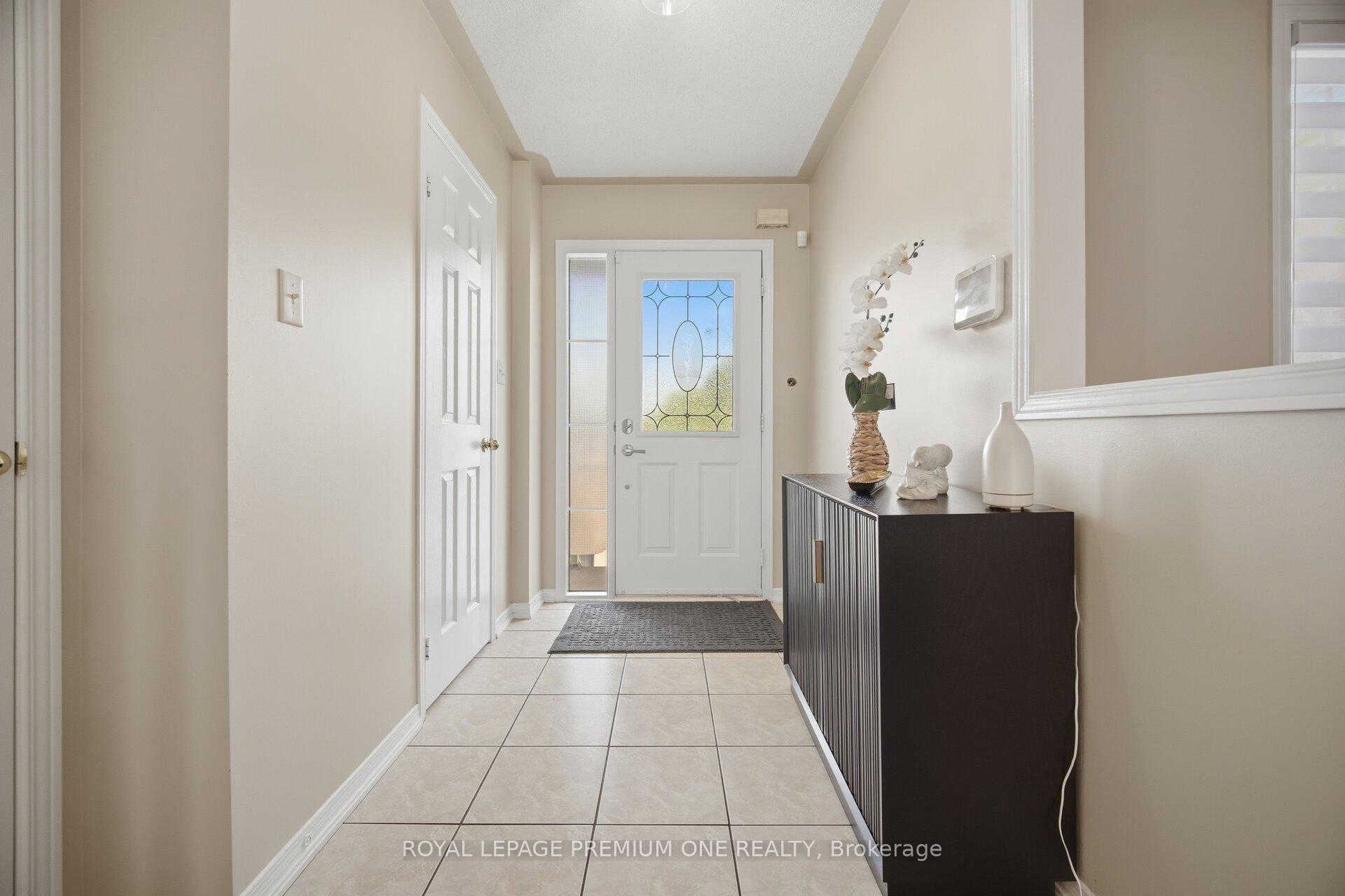 Photo 4 of 64 Amethyst Circle, Brampton, Bram East — HOMEH