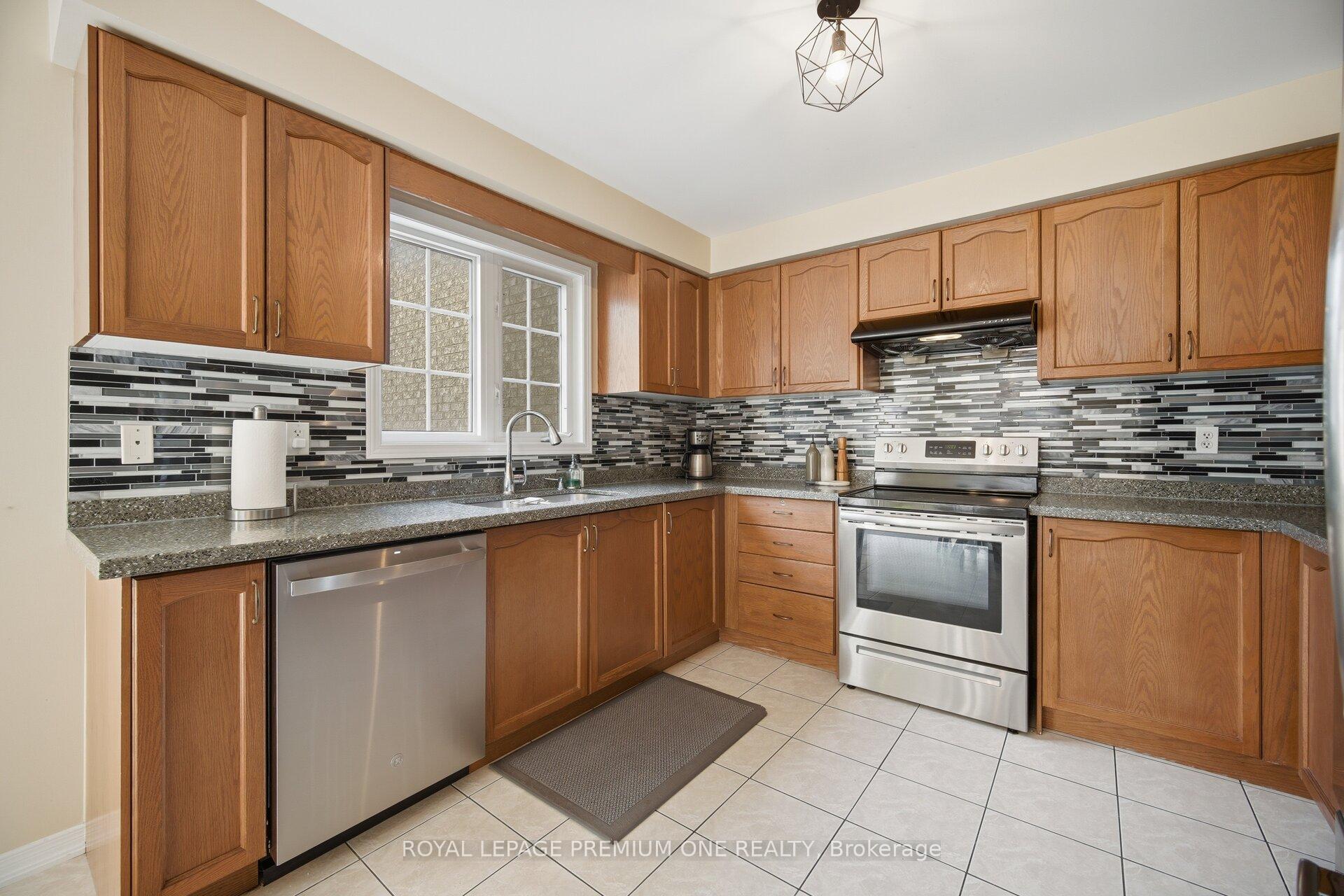Photo 14 of 64 Amethyst Circle, Brampton, Bram East — HOMEH