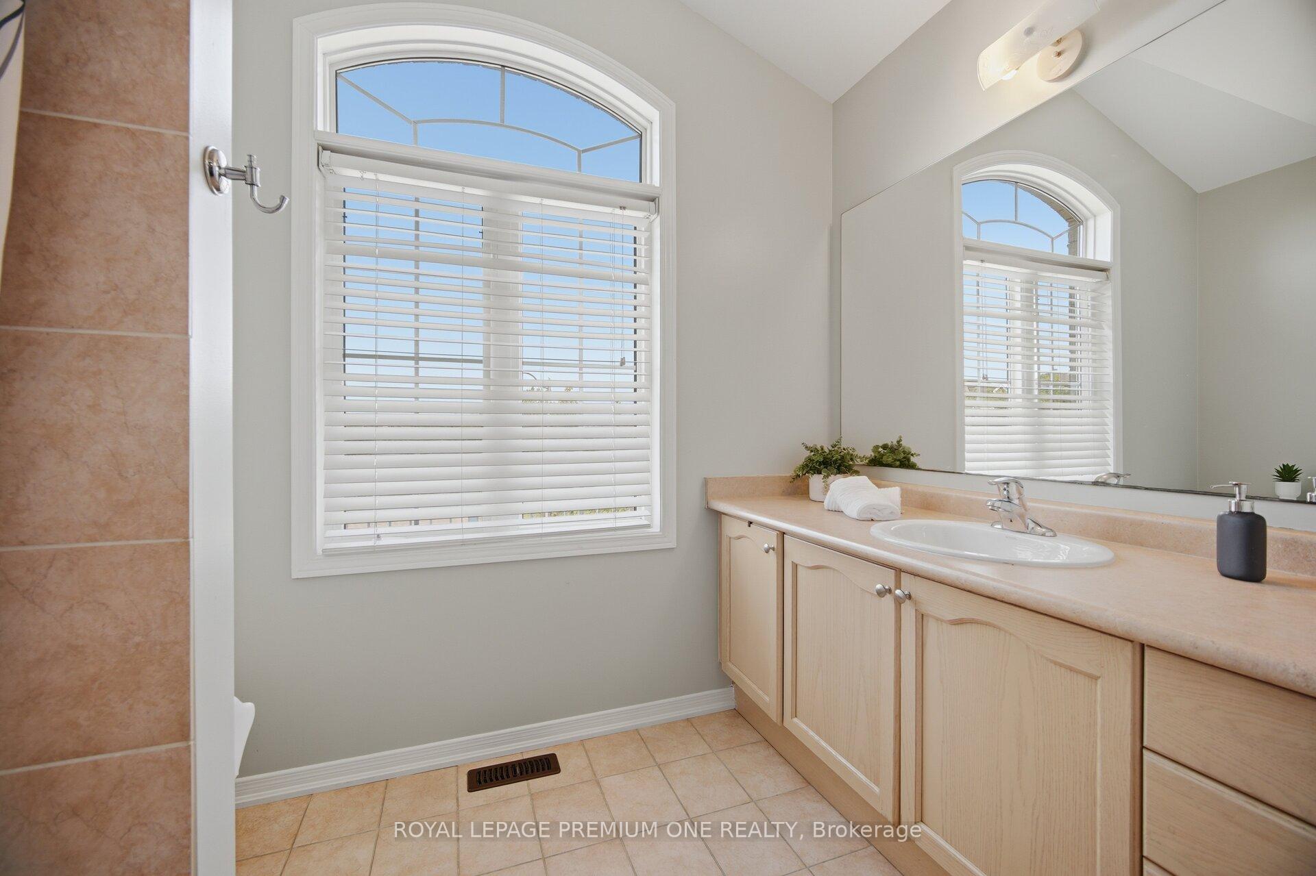 Photo 32 of 64 Amethyst Circle, Brampton, Bram East — HOMEH