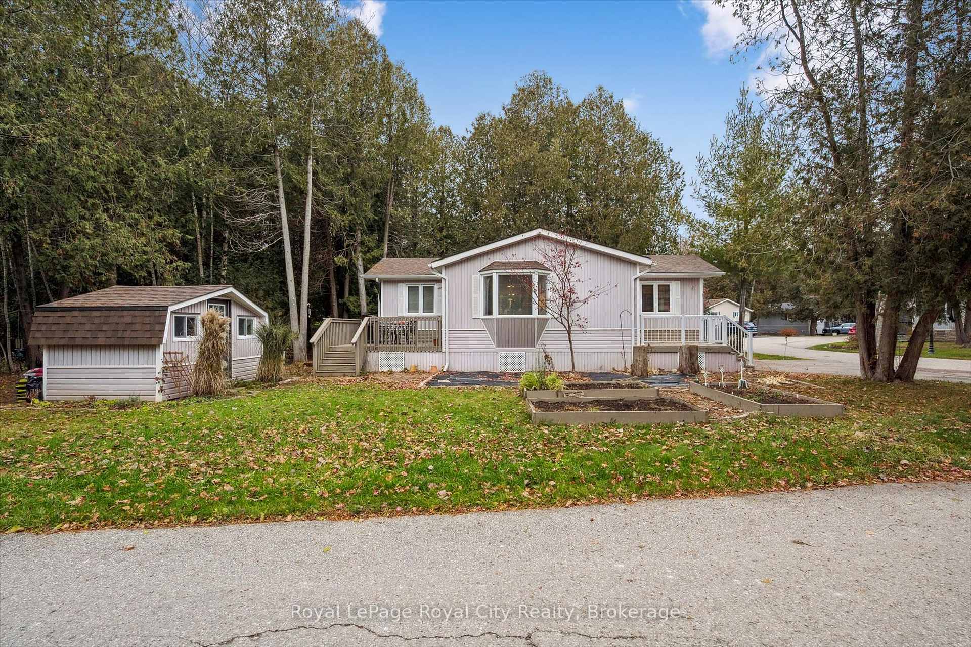 Photo 3 of 10 Spruce Avenue, Puslinch, Rural Puslinch East — HOMEH