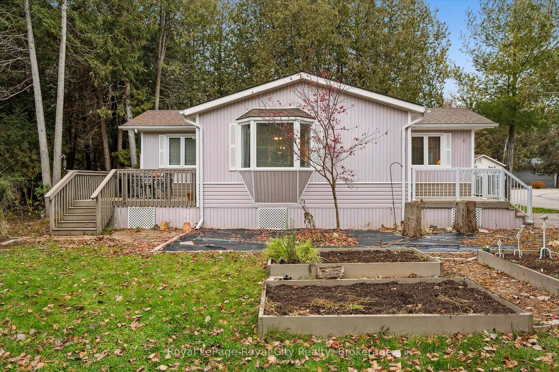 Photo 4 of 10 Spruce Avenue, Puslinch, Rural Puslinch East — HOMEH