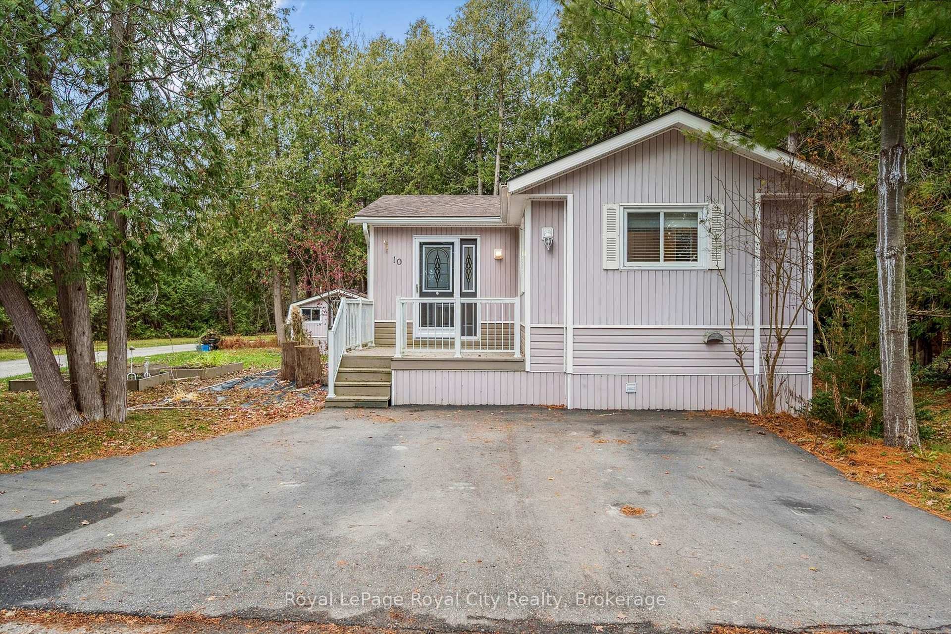 Photo 5 of 10 Spruce Avenue, Puslinch, Rural Puslinch East — HOMEH