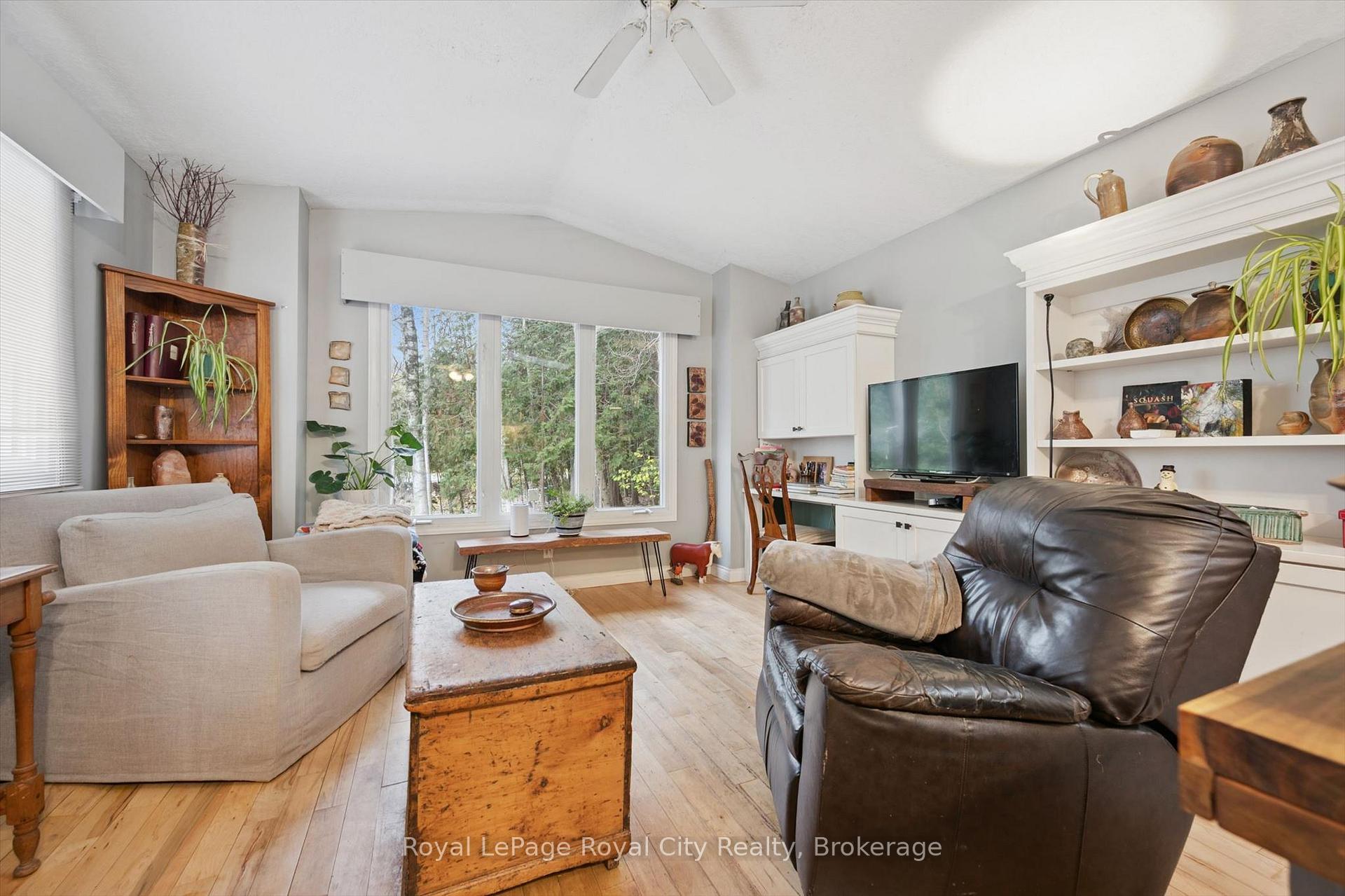 Photo 11 of 10 Spruce Avenue, Puslinch, Rural Puslinch East — HOMEH