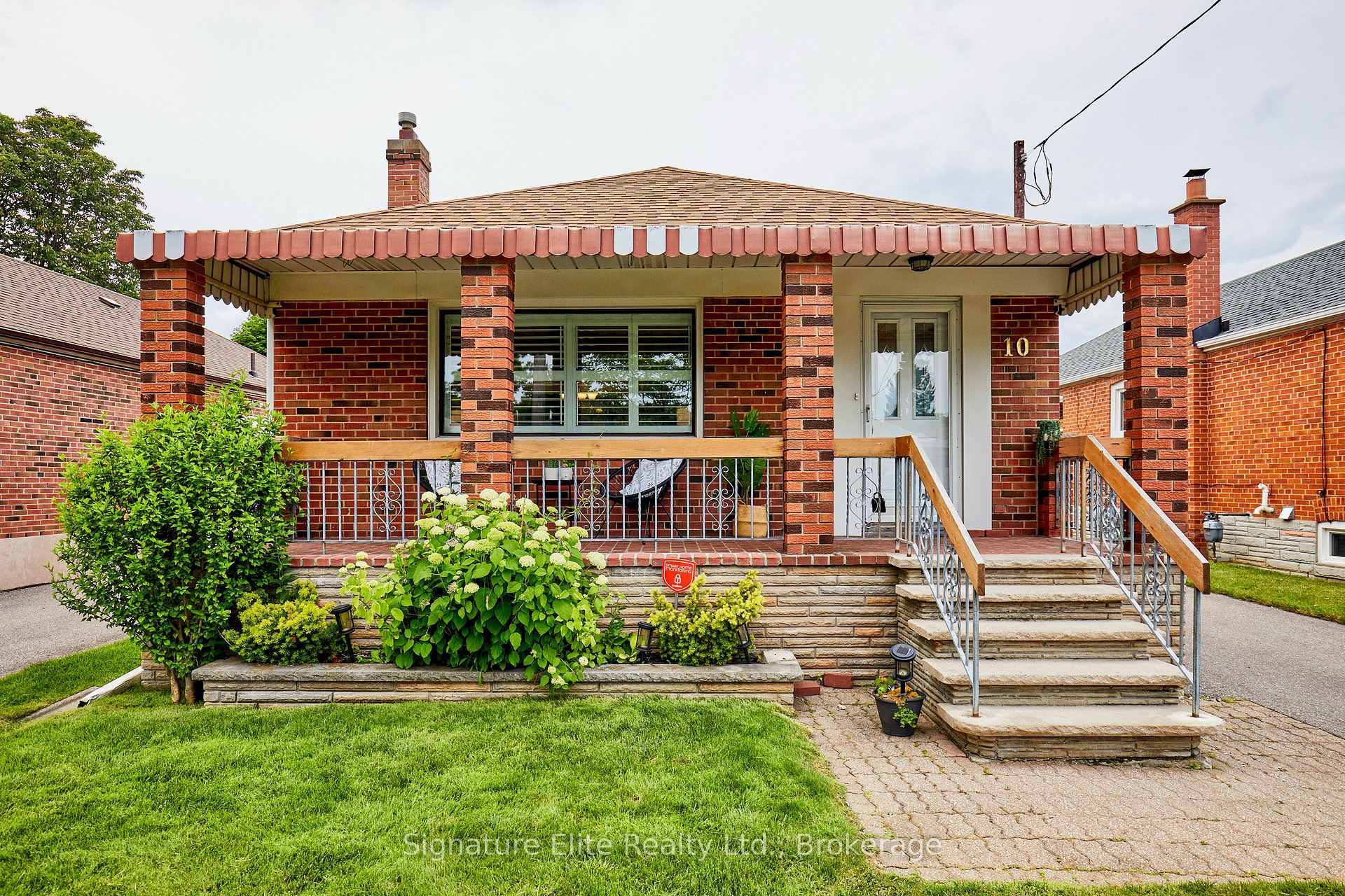 Photo 1 of 10 Bardwell Crescent, Scarborough, Wexford-Maryvale — HOMEH