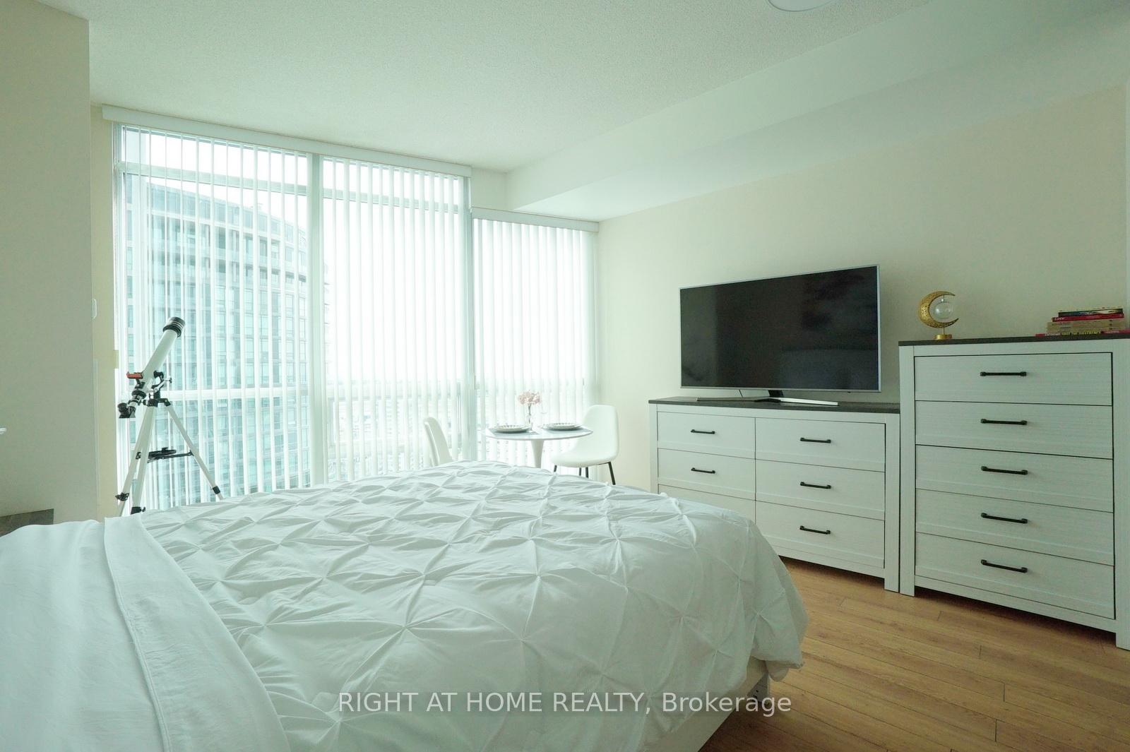 Photo 5 of Unit 3307, 219 Fort York Boulevard, Toronto, Niagara — HOMEH