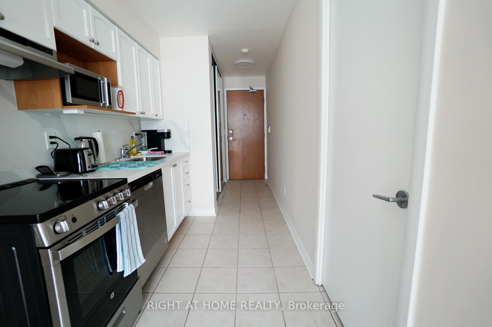 Photo 7 of Unit 3307, 219 Fort York Boulevard, Toronto, Niagara — HOMEH
