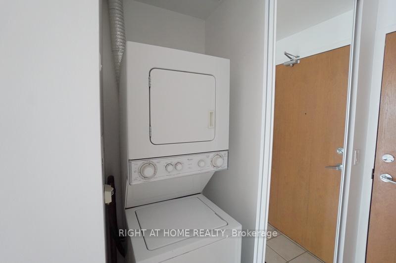 Photo 11 of Unit 3307, 219 Fort York Boulevard, Toronto, Niagara — HOMEH