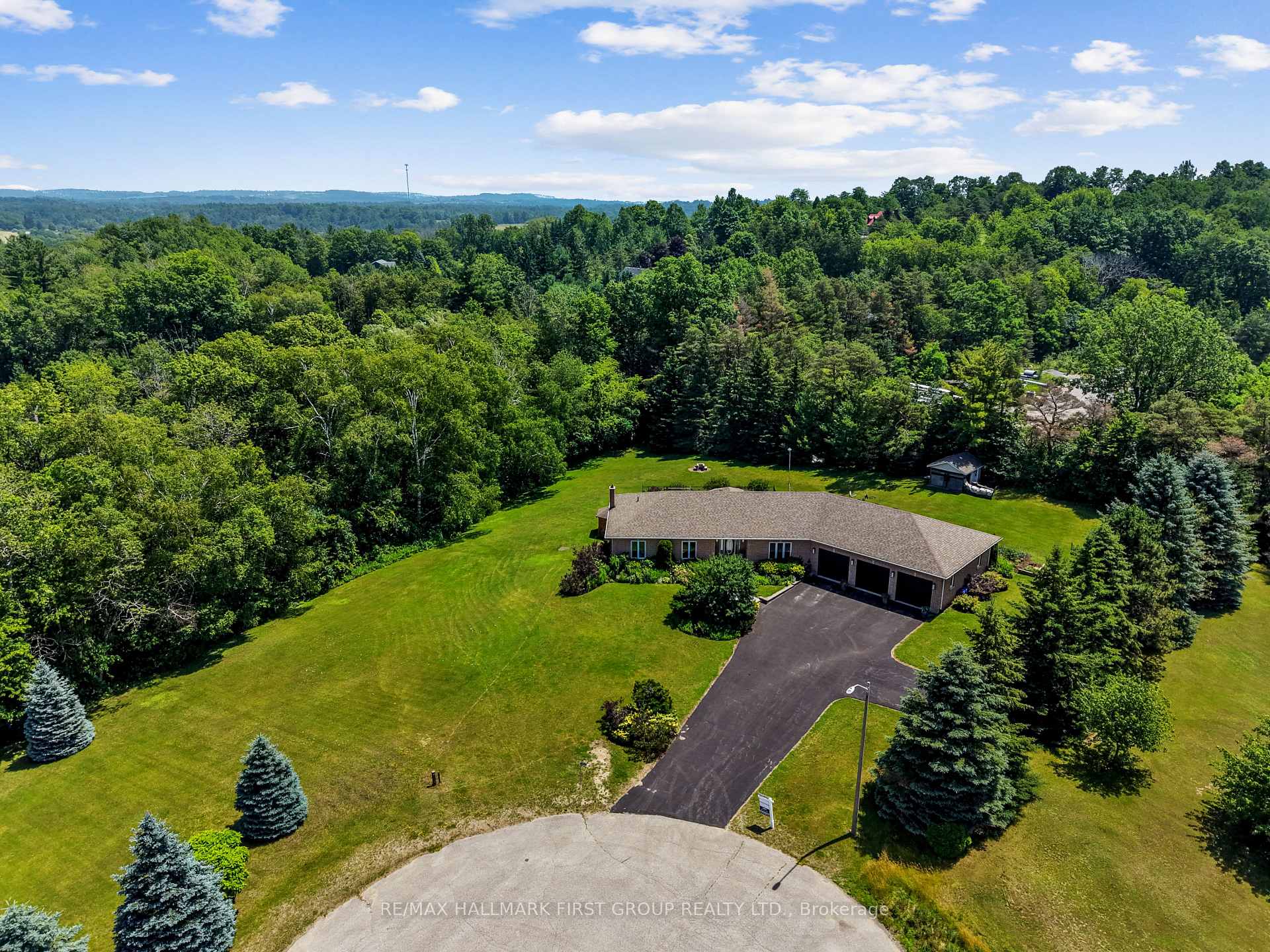 Photo 2 of 3211 Charbrook Crescent, Hamilton Township, Rural Hamilton — HOMEH