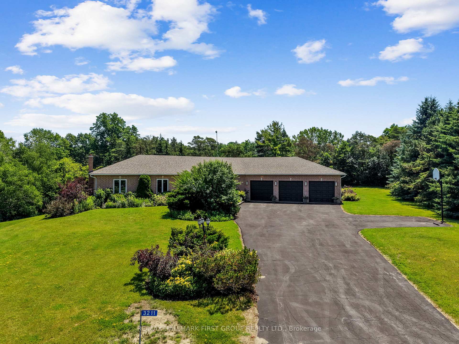 Photo 3 of 3211 Charbrook Crescent, Hamilton Township, Rural Hamilton — HOMEH