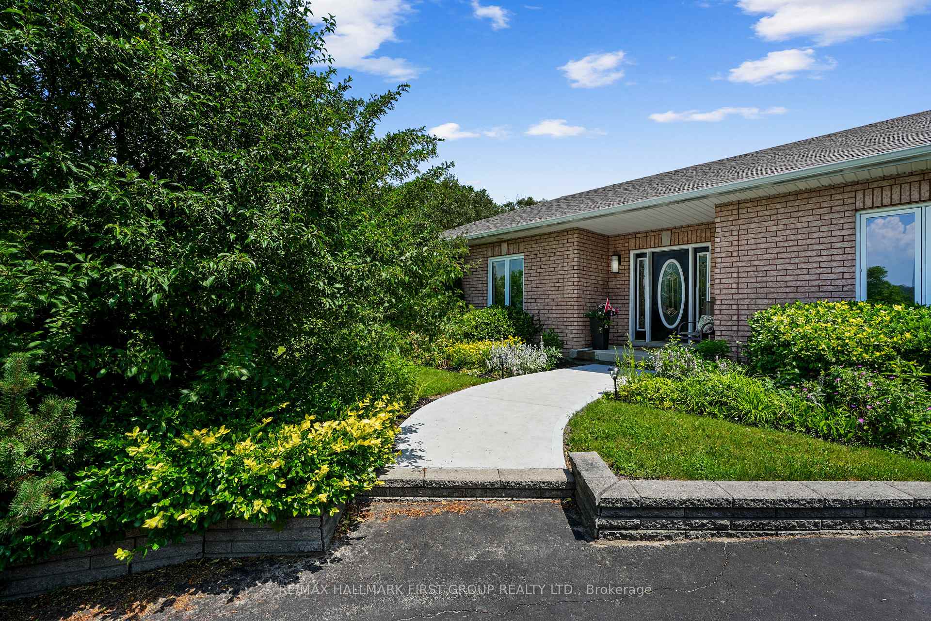 Photo 5 of 3211 Charbrook Crescent, Hamilton Township, Rural Hamilton — HOMEH