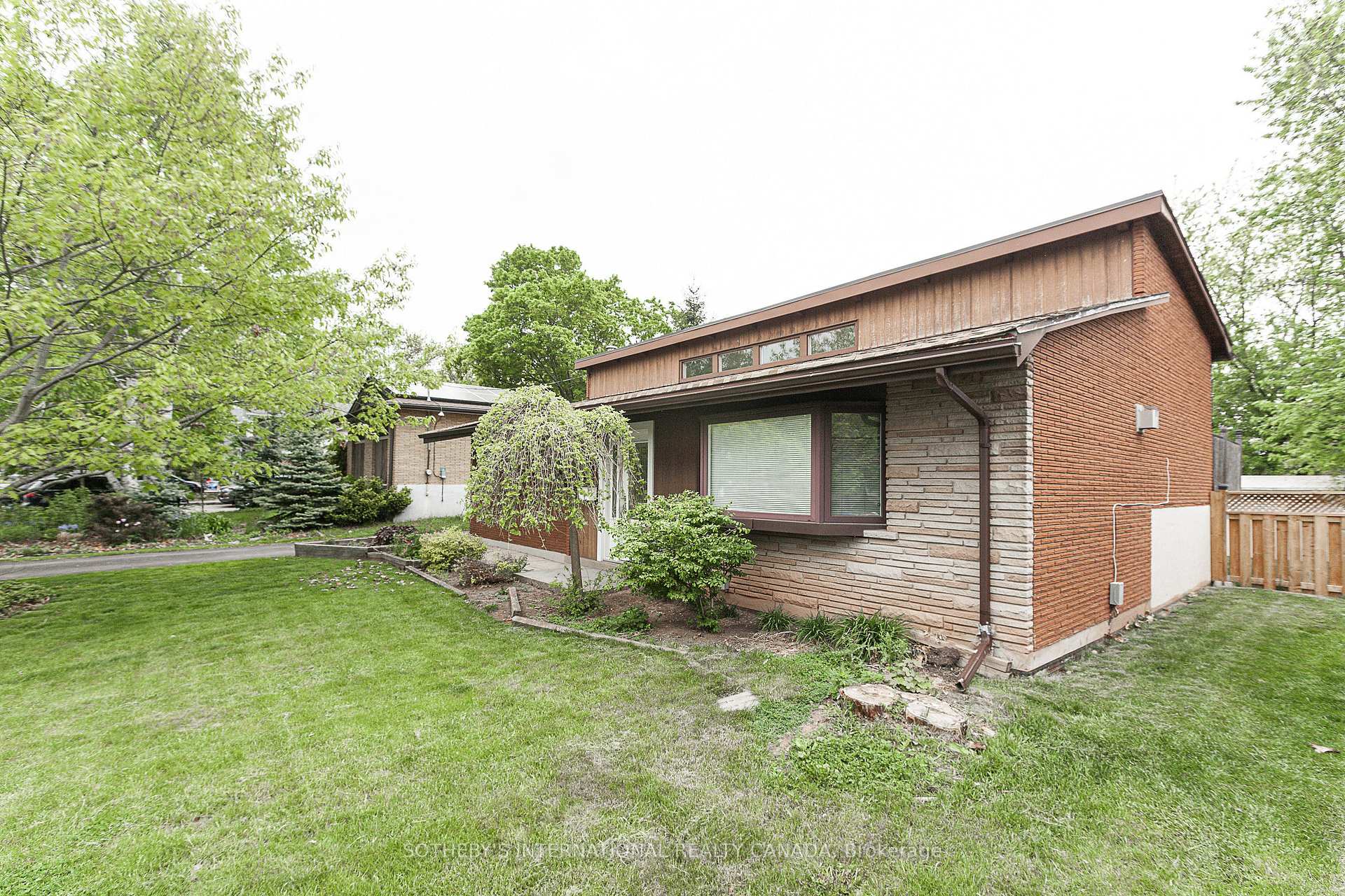 Photo 3 of 339 Bevan Drive, Burlington, Appleby — HOMEH
