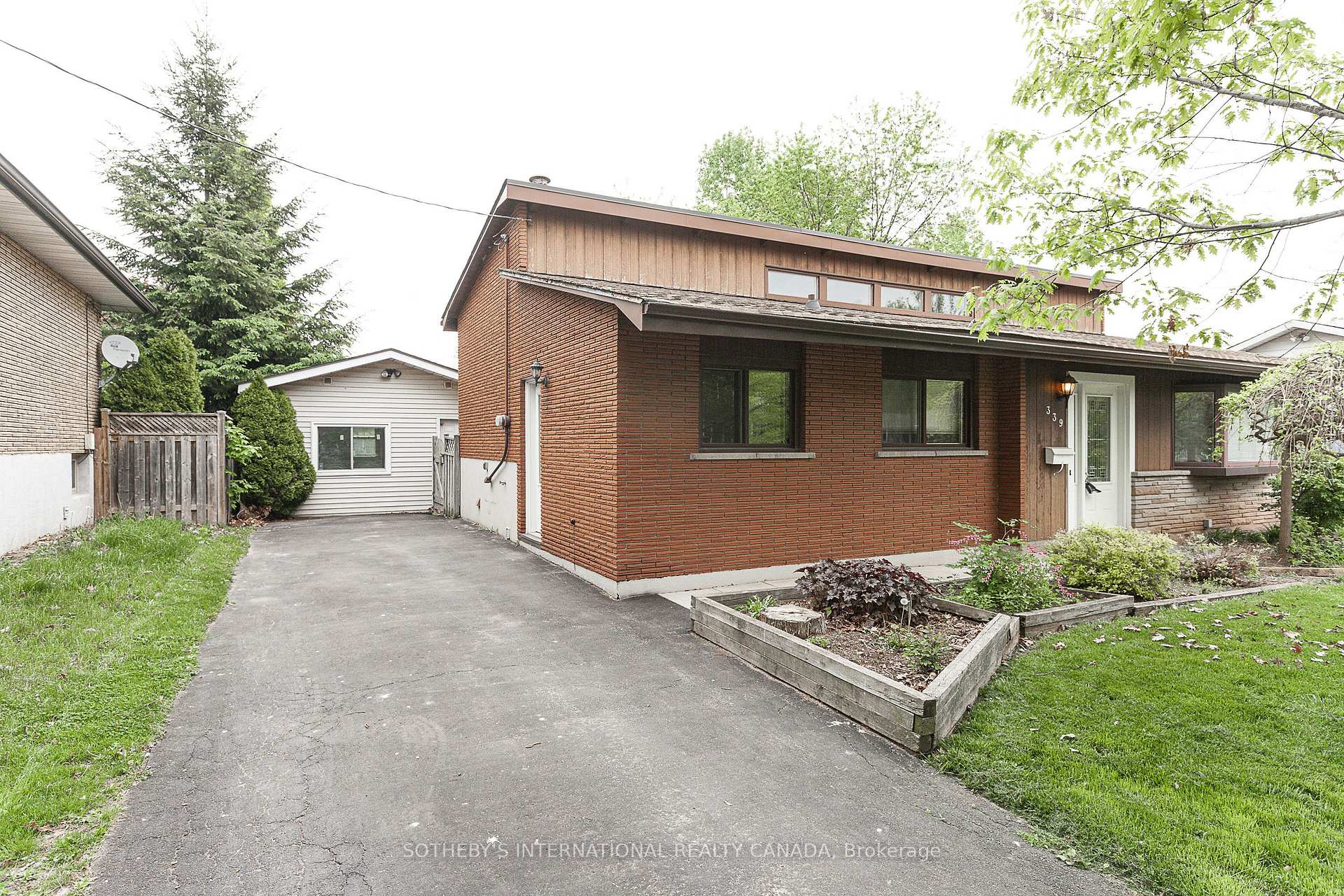 Photo 4 of 339 Bevan Drive, Burlington, Appleby — HOMEH