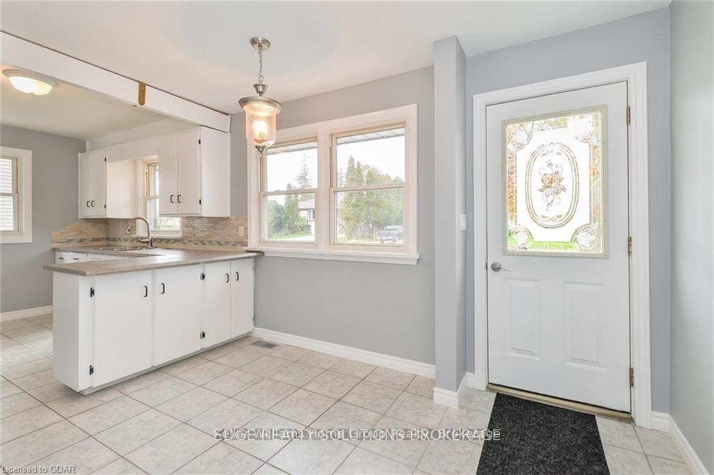 Photo 5 of 130 Forfar Street E, Centre Wellington, Fergus — HOMEH