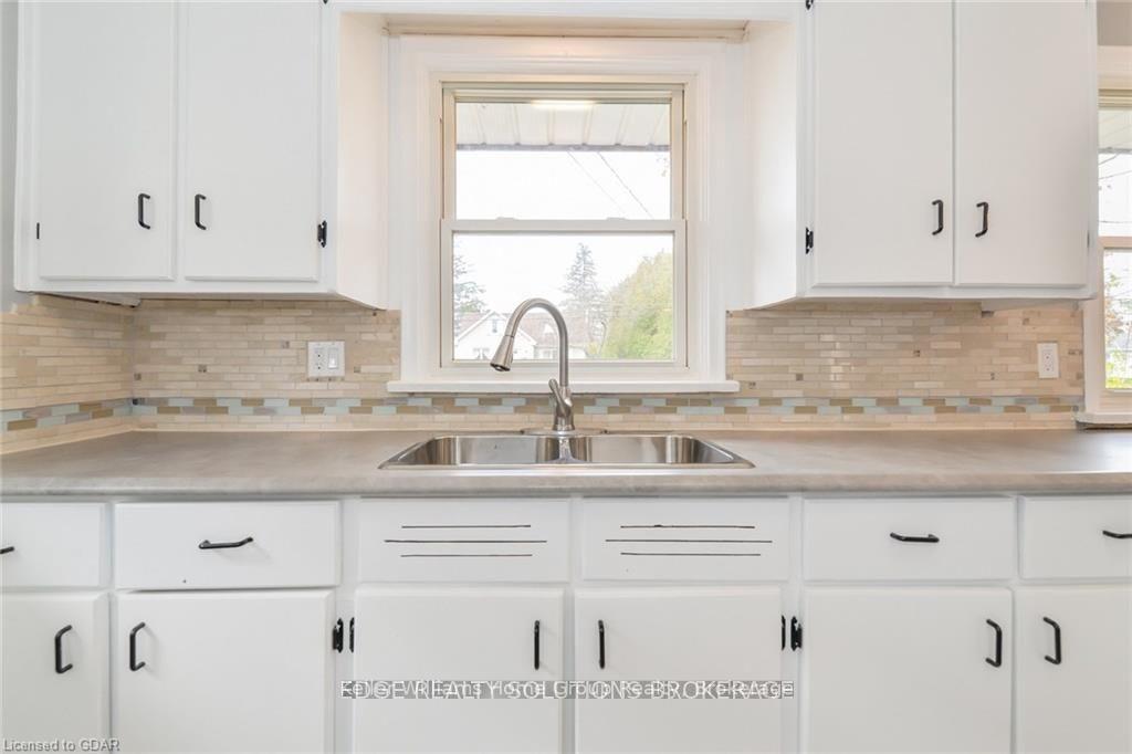 Photo 8 of 130 Forfar Street E, Centre Wellington, Fergus — HOMEH