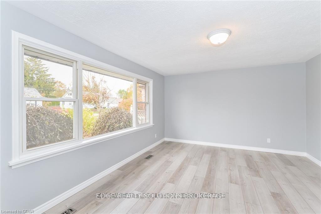 Photo 11 of 130 Forfar Street E, Centre Wellington, Fergus — HOMEH