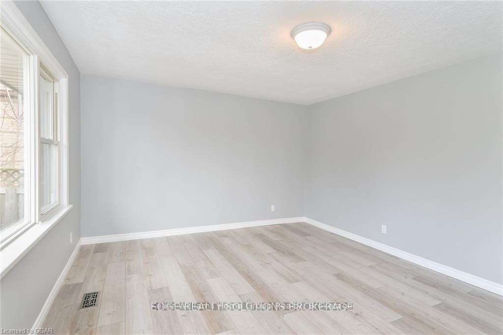 Photo 12 of 130 Forfar Street E, Centre Wellington, Fergus — HOMEH