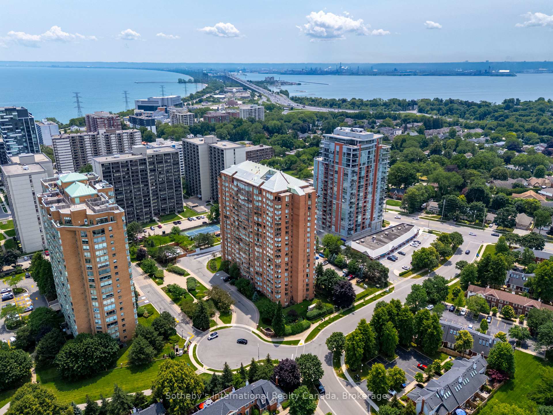 Photo 1 of Unit 1910, 1270 Maple Crossing Boulevard, Burlington, Brant — HOMEH