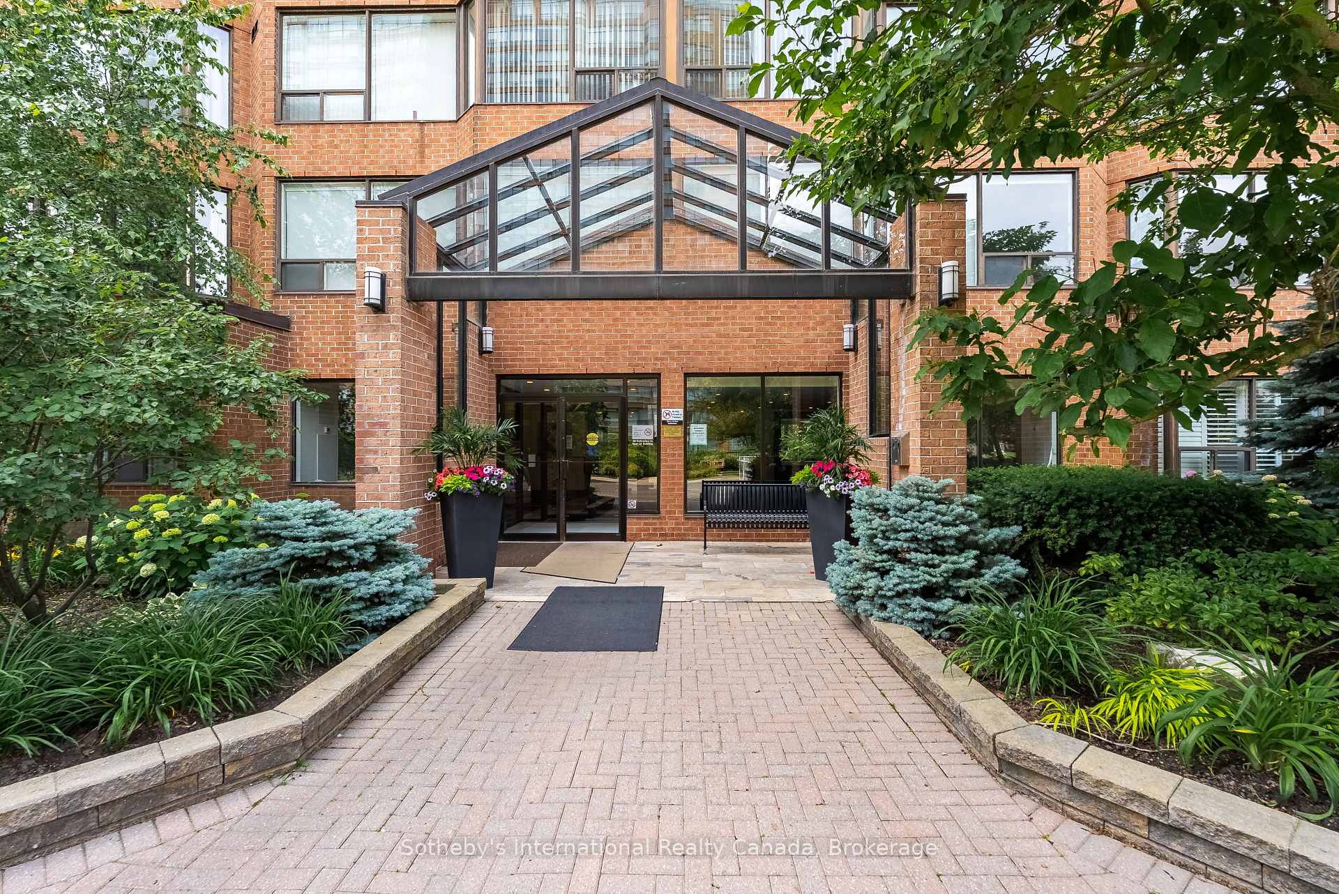 Photo 4 of Unit 1910, 1270 Maple Crossing Boulevard, Burlington, Brant — HOMEH