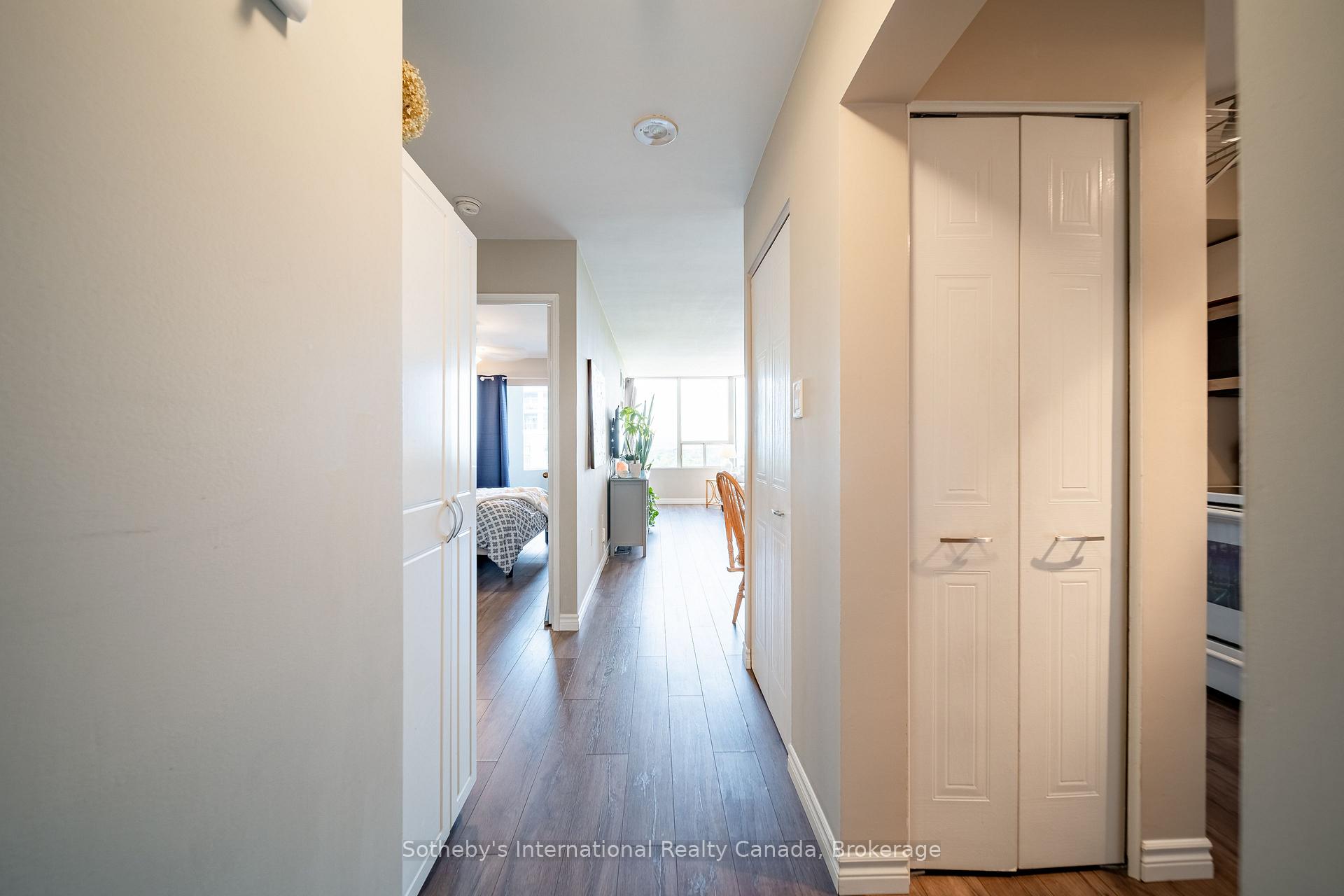 Photo 6 of Unit 1910, 1270 Maple Crossing Boulevard, Burlington, Brant — HOMEH