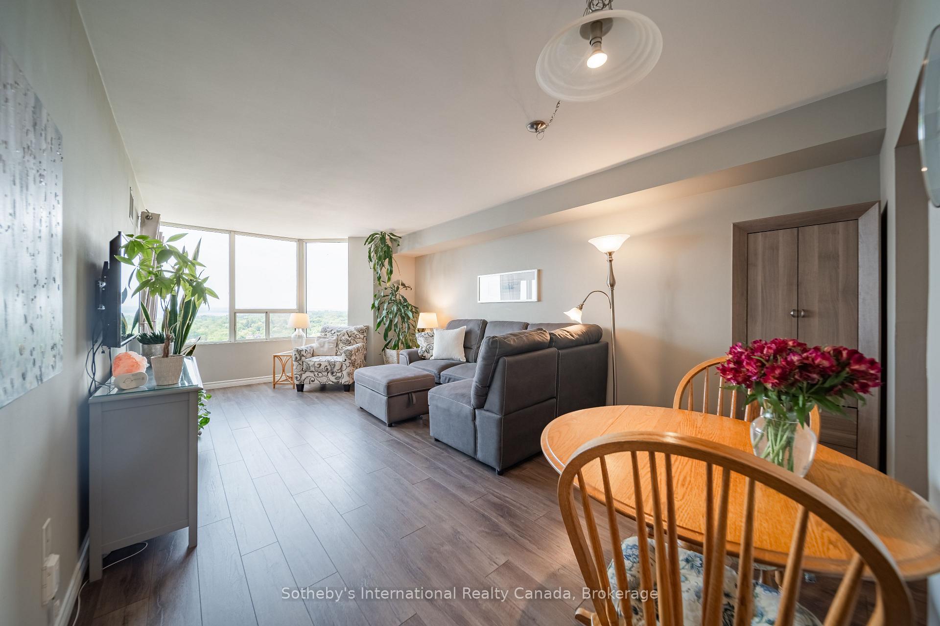 Photo 9 of Unit 1910, 1270 Maple Crossing Boulevard, Burlington, Brant — HOMEH