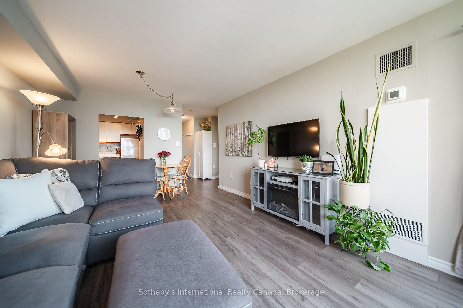 Photo 12 of Unit 1910, 1270 Maple Crossing Boulevard, Burlington, Brant — HOMEH