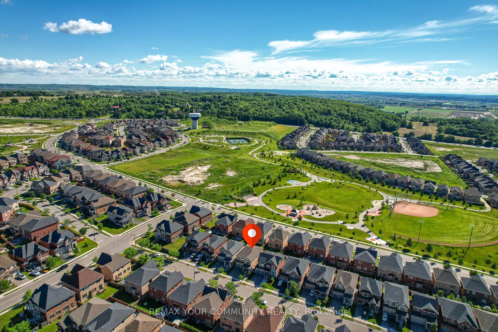Photo 2 of 8 Snap Dragon Trail, East Gwillimbury, Holland Landing — HOMEH