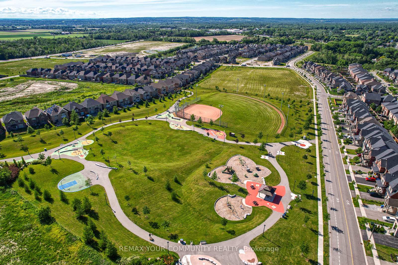 Photo 43 of 8 Snap Dragon Trail, East Gwillimbury, Holland Landing — HOMEH