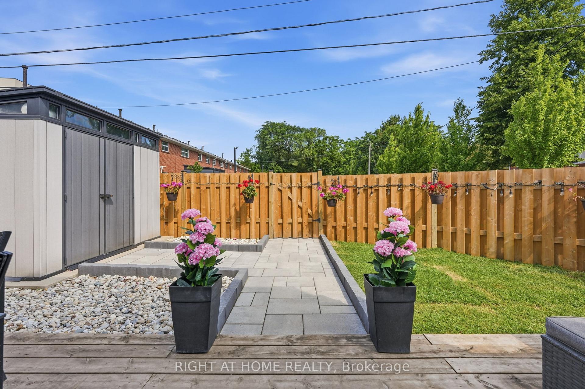 Photo 1 of Unit 4, 475 Claridge Road, Burlington, Roseland — HOMEH
