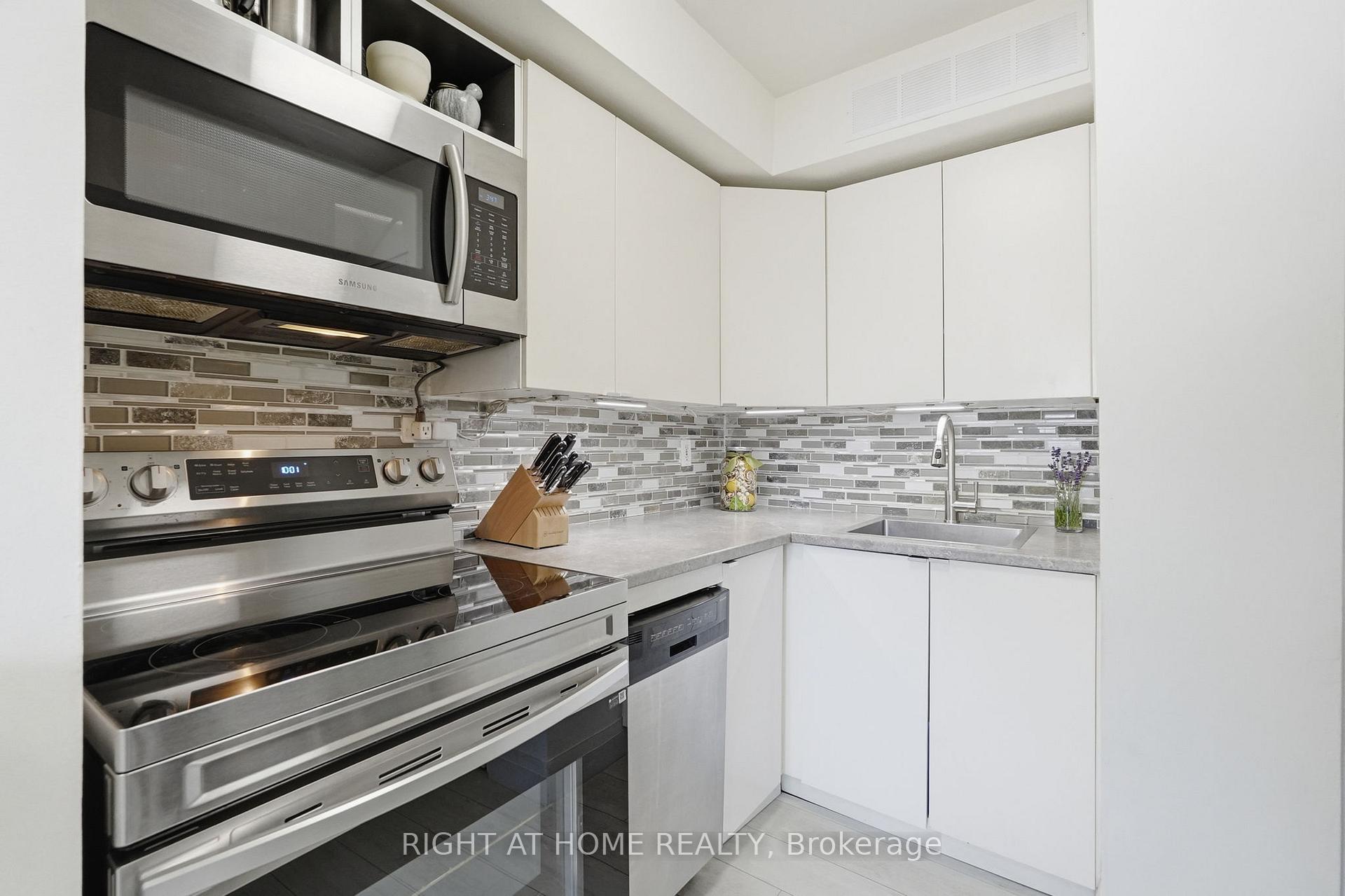 Photo 10 of Unit 4, 475 Claridge Road, Burlington, Roseland — HOMEH