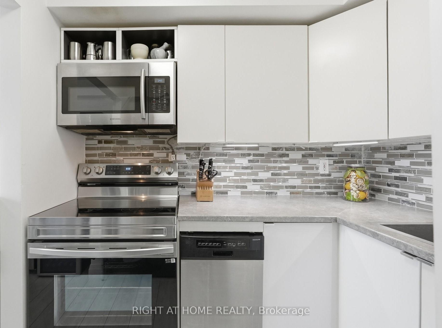 Photo 11 of Unit 4, 475 Claridge Road, Burlington, Roseland — HOMEH