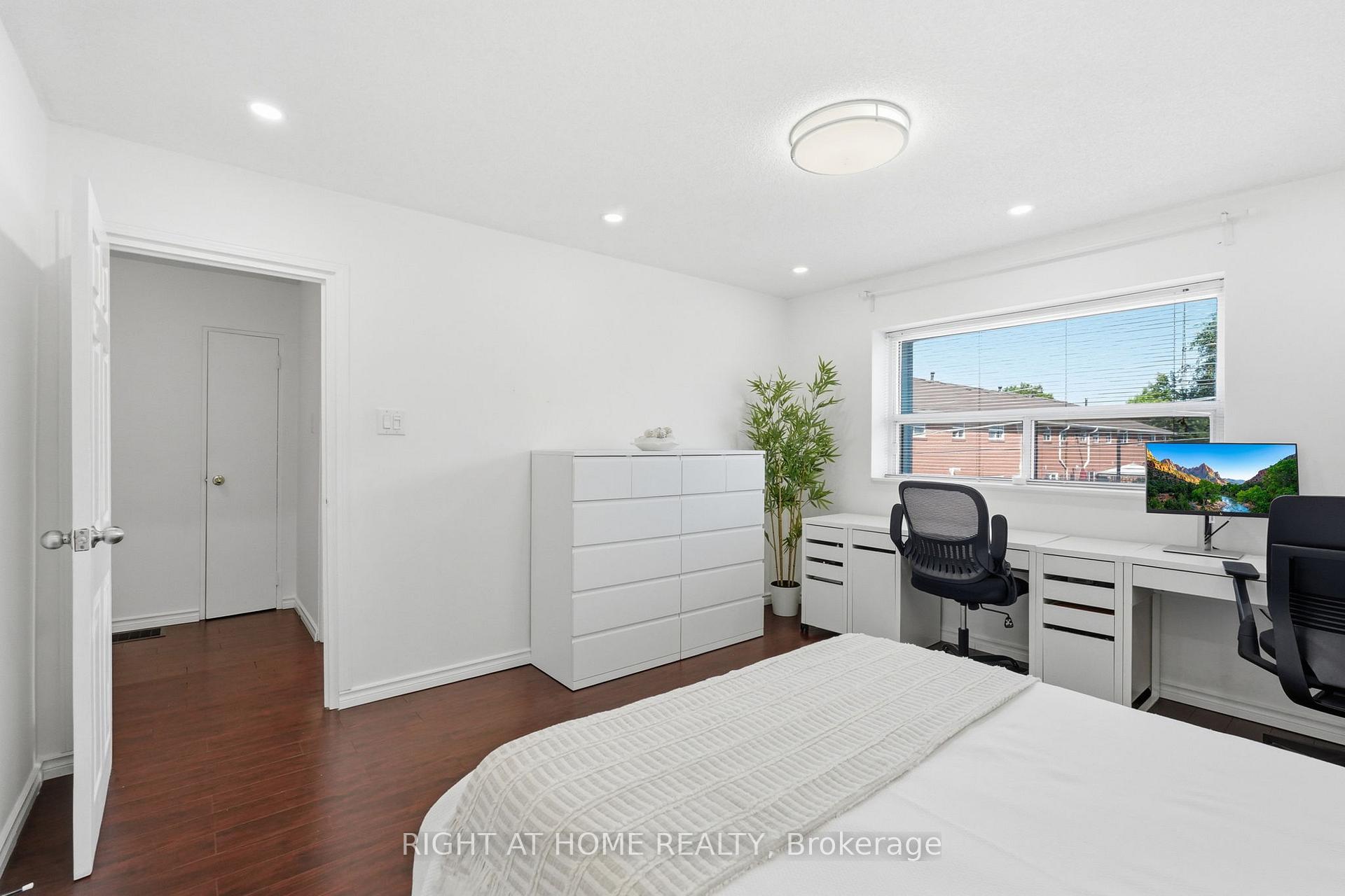 Photo 15 of Unit 4, 475 Claridge Road, Burlington, Roseland — HOMEH