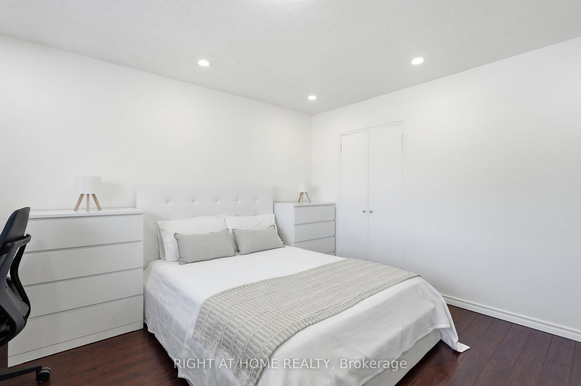 Photo 17 of Unit 4, 475 Claridge Road, Burlington, Roseland — HOMEH