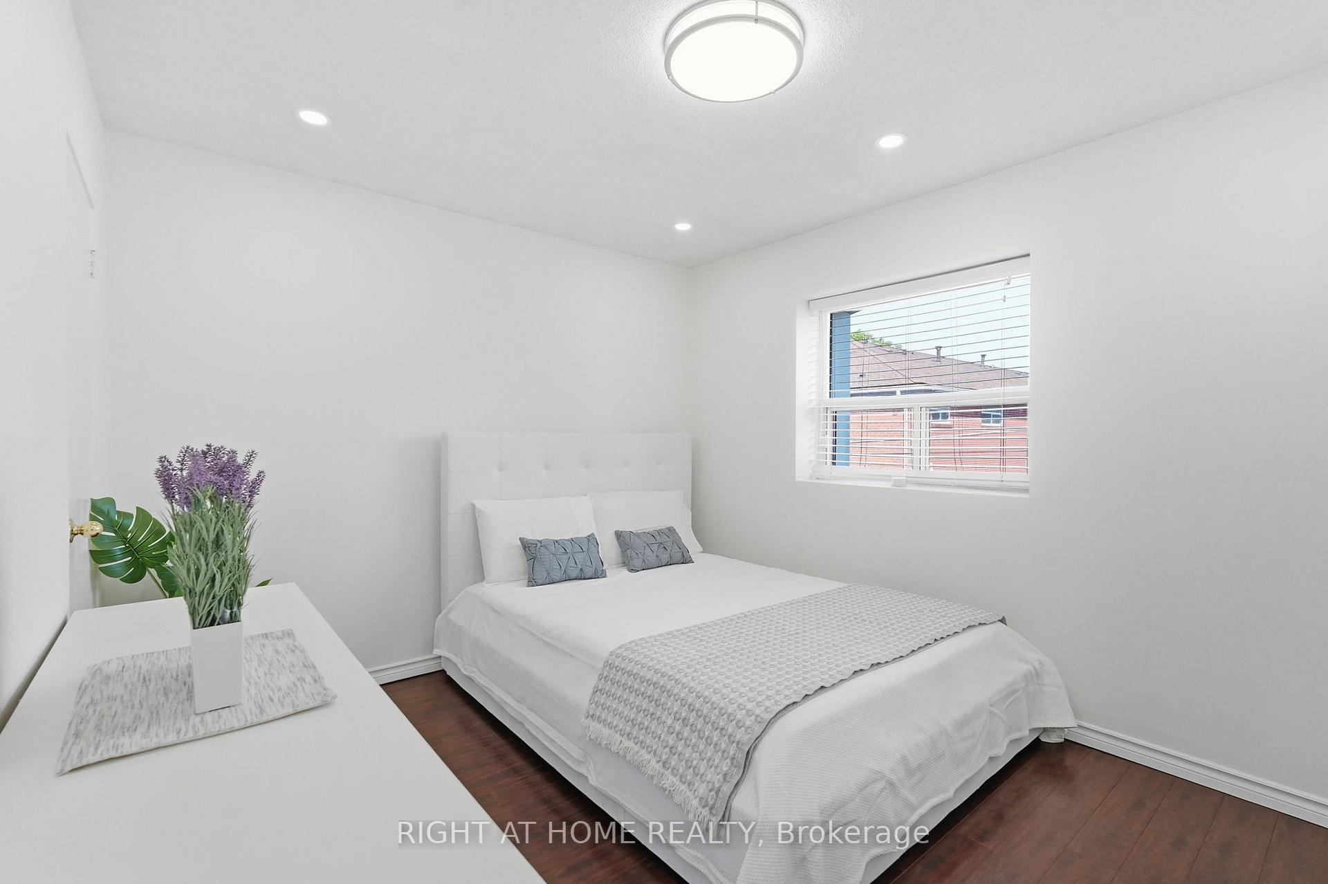 Photo 18 of Unit 4, 475 Claridge Road, Burlington, Roseland — HOMEH