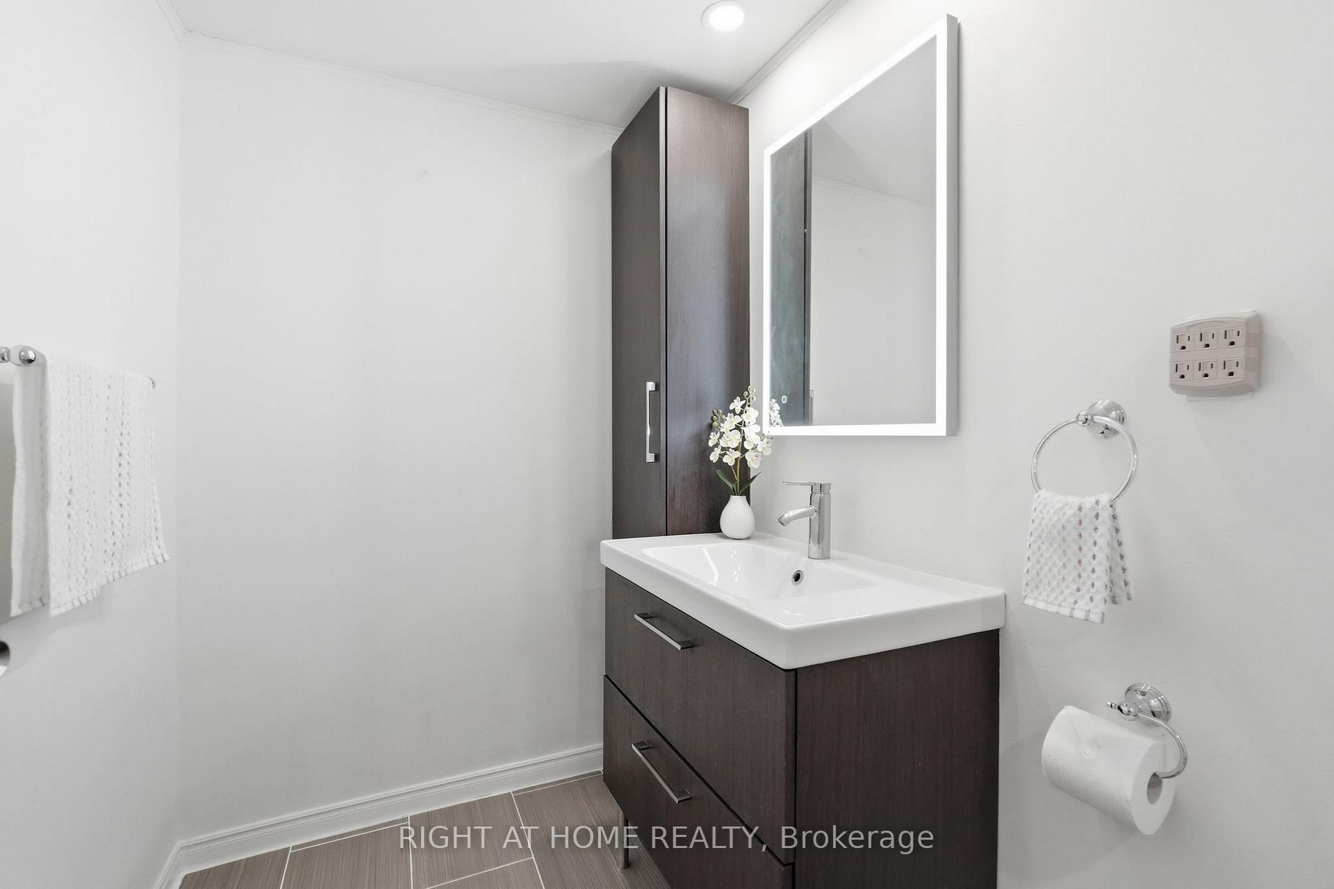 Photo 22 of Unit 4, 475 Claridge Road, Burlington, Roseland — HOMEH