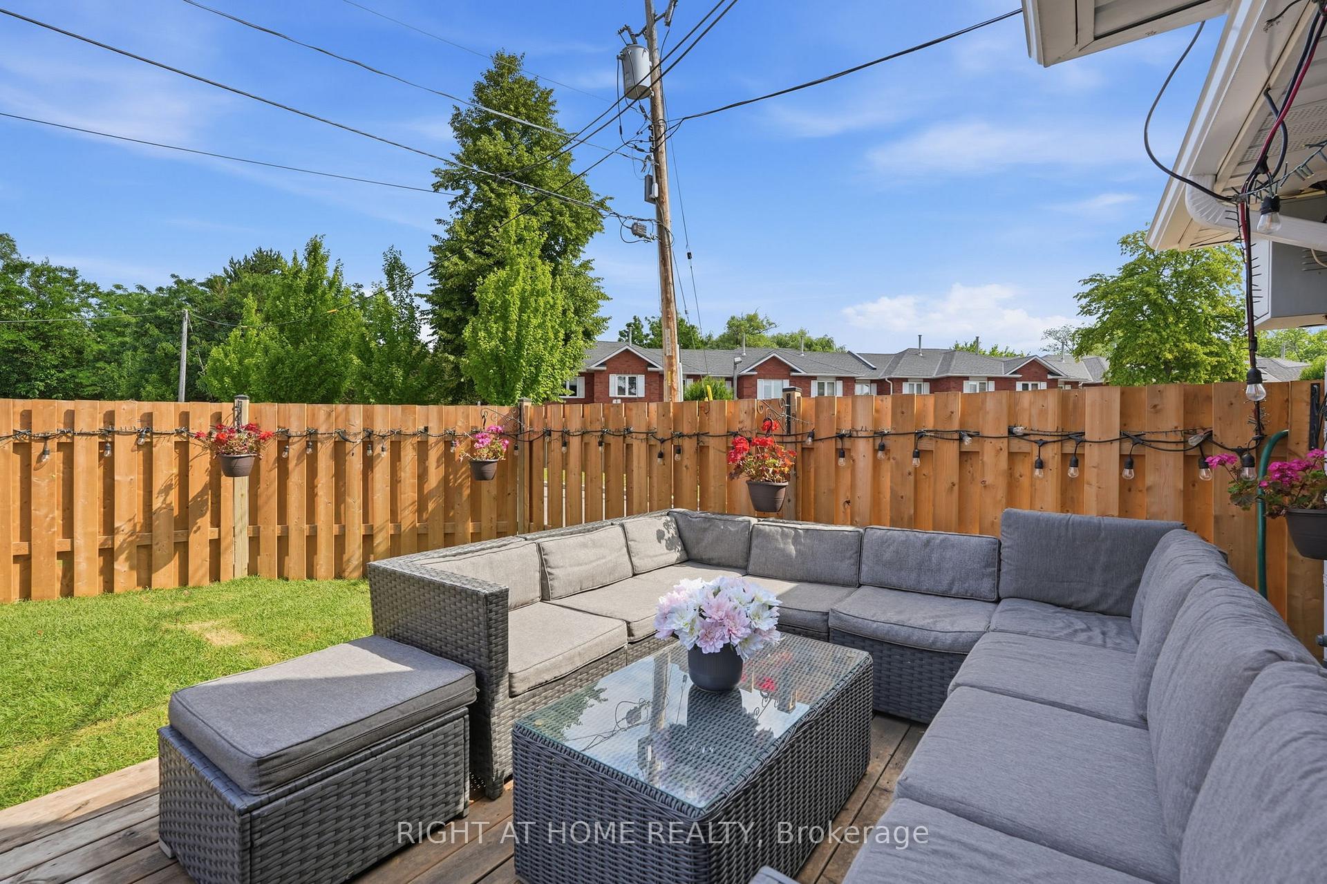 Photo 26 of Unit 4, 475 Claridge Road, Burlington, Roseland — HOMEH