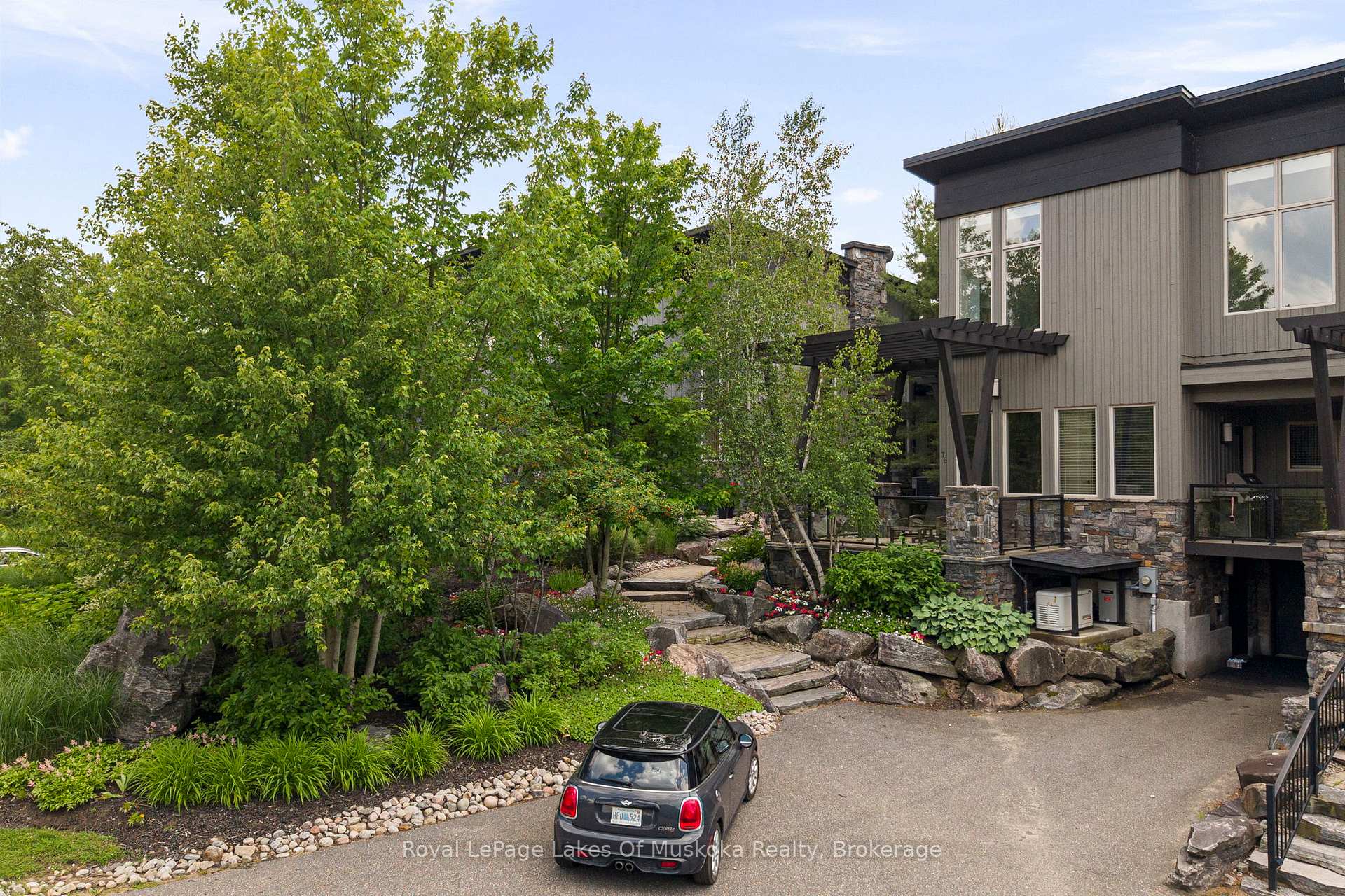 Photo 3 of 76 Carrick Trail, Gravenhurst, Muskoka (S) — HOMEH