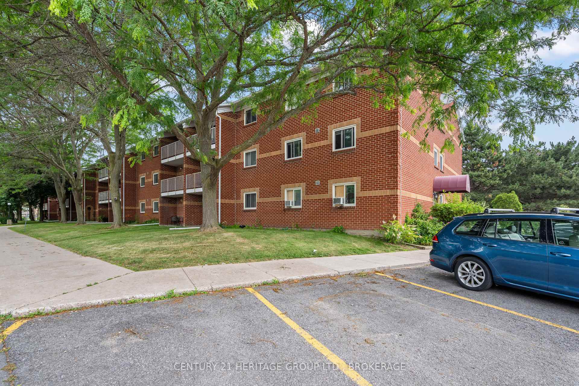 Photo 2 of Unit 114, 573 Armstrong Road E, Kingston, West of Sir John A. Blvd — HOMEH