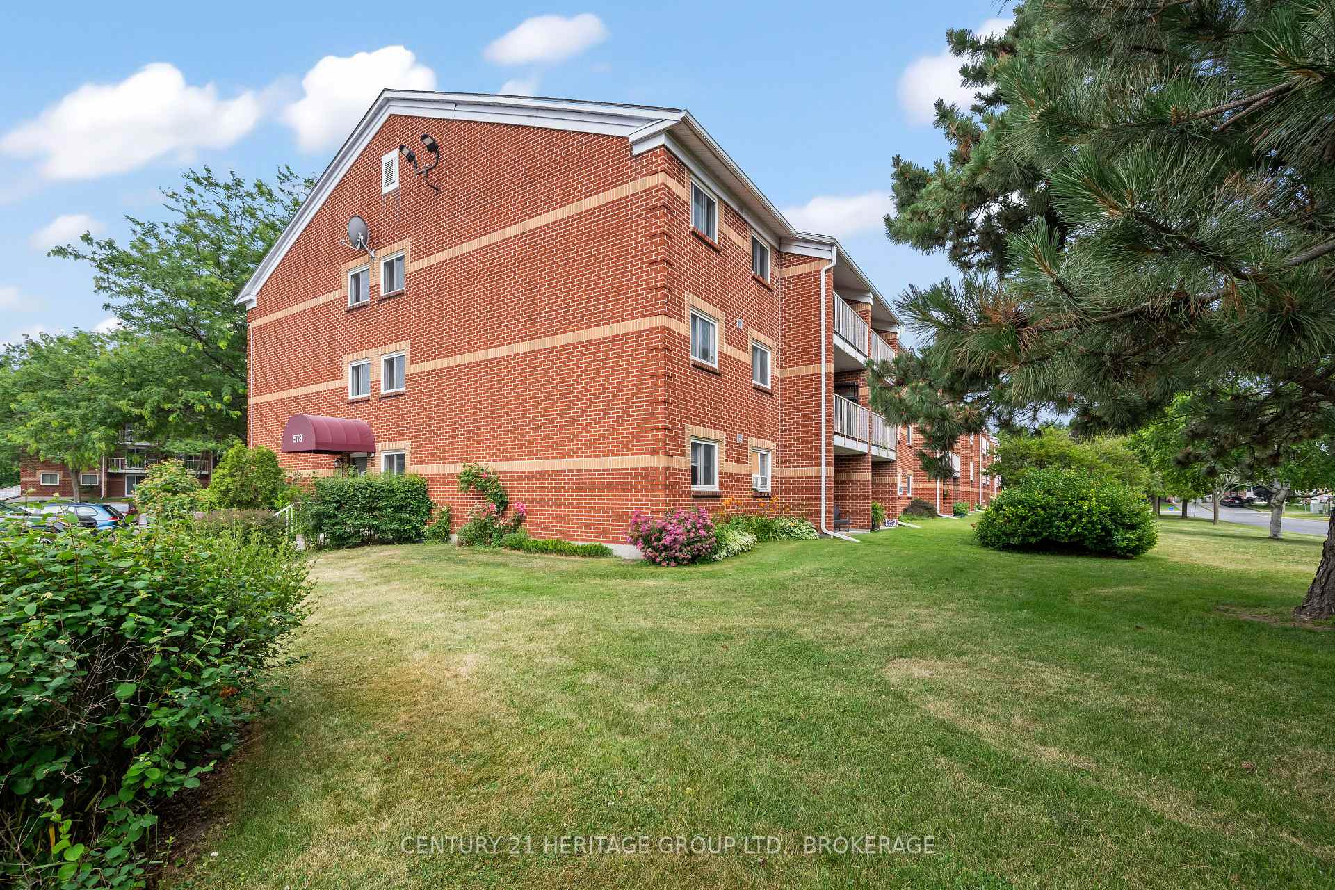 Photo 3 of Unit 114, 573 Armstrong Road E, Kingston, West of Sir John A. Blvd — HOMEH