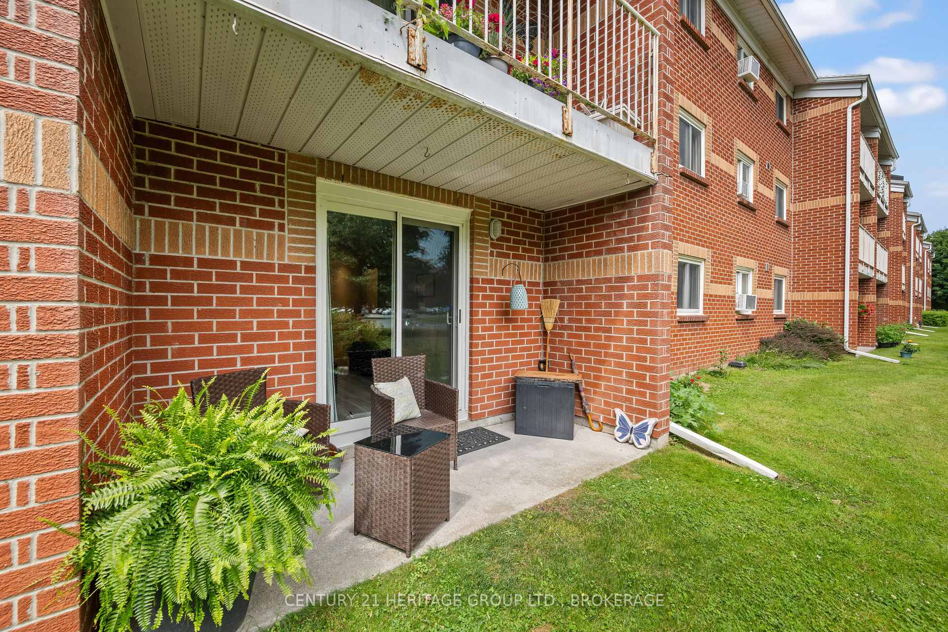 Photo 4 of Unit 114, 573 Armstrong Road E, Kingston, West of Sir John A. Blvd — HOMEH
