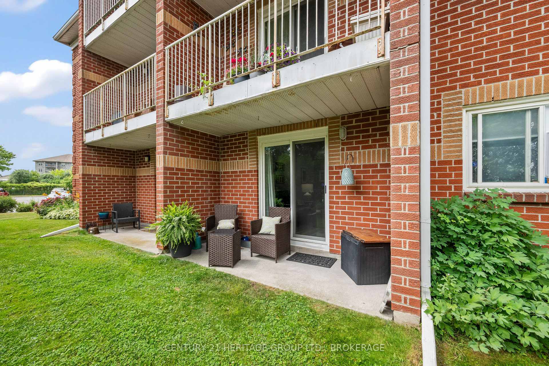 Photo 5 of Unit 114, 573 Armstrong Road E, Kingston, West of Sir John A. Blvd — HOMEH